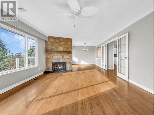 957 Shavington Street, North Vancouver, BC - Indoor Photo Showing Living Room With Fireplace