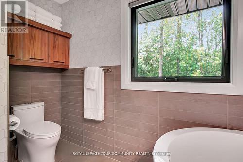 22 - 7745 Wellington Road, Guelph/Eramosa, ON - Indoor Photo Showing Bathroom