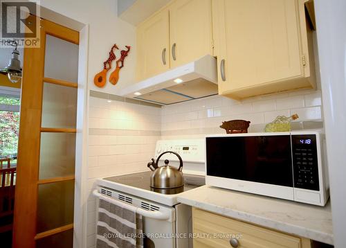 17 Briarwood Crescent, Belleville, ON - Indoor Photo Showing Kitchen