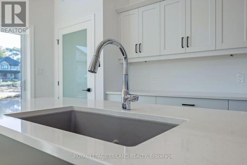 54 Snowy Owl Trail, Central Elgin, ON - Indoor Photo Showing Kitchen