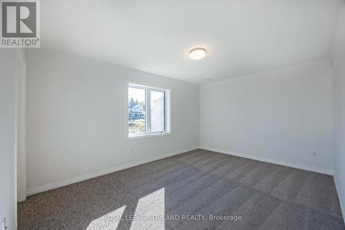 54 Snowy Owl Trail, Central Elgin, ON - Indoor Photo Showing Other Room