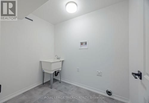 54 Snowy Owl Trail, Central Elgin, ON - Indoor Photo Showing Other Room