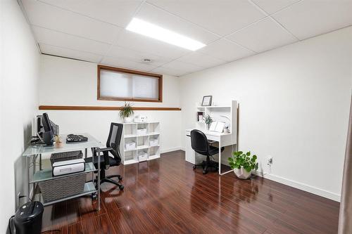 38 Woodstock Lane, Winnipeg, MB - Indoor Photo Showing Office