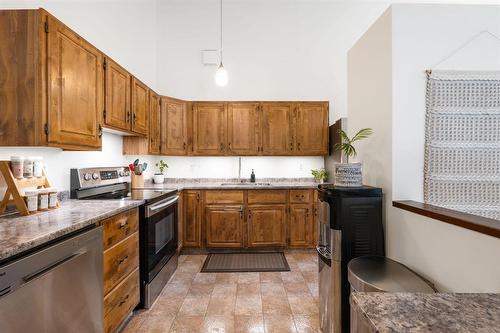 38 Woodstock Lane, Winnipeg, MB - Indoor Photo Showing Kitchen