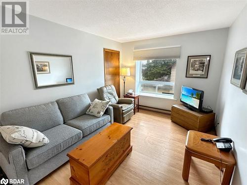 91 St. Lawrence Street E, Madoc, ON - Indoor Photo Showing Living Room