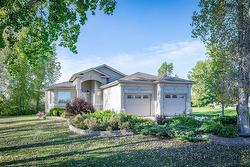 207 Donridge Drive  Winnipeg, MB R3X 2A2