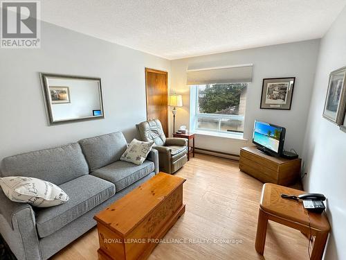 91 St Lawrence Street E, Centre Hastings, ON - Indoor Photo Showing Living Room