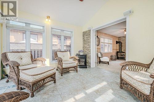 2358 Cavendish Drive, Burlington, ON - Indoor Photo Showing Living Room