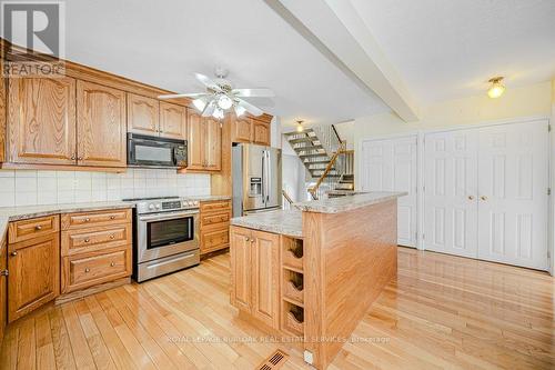 2358 Cavendish Drive, Burlington, ON - Indoor Photo Showing Kitchen