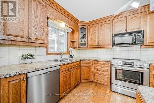 2358 Cavendish Drive, Burlington, ON - Indoor Photo Showing Kitchen With Double Sink