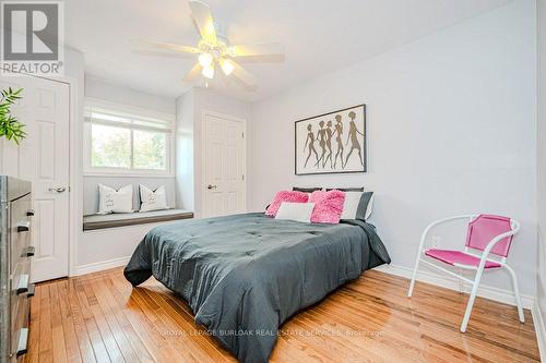 2358 Cavendish Drive, Burlington, ON - Indoor Photo Showing Bedroom