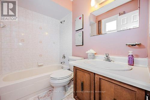 2358 Cavendish Drive, Burlington, ON - Indoor Photo Showing Bathroom