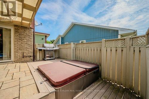 2358 Cavendish Drive, Burlington, ON - Outdoor With Deck Patio Veranda With Exterior