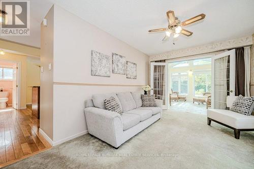 2358 Cavendish Drive, Burlington, ON - Indoor Photo Showing Living Room