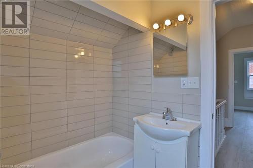 240 Duke Street E, Kitchener, ON - Indoor Photo Showing Bathroom