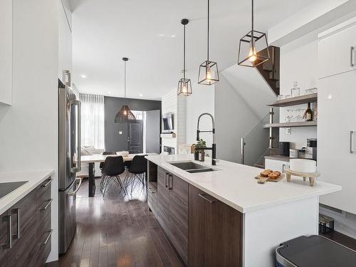 Kitchen - 176Z Rue De Langloiserie, Rosemère, QC - Indoor Photo Showing Kitchen With Double Sink With Upgraded Kitchen