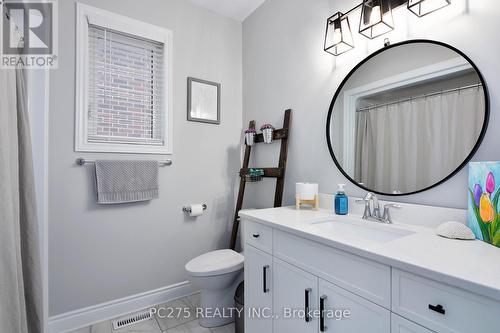 10 - 2022 Upperpoint Boulevard, London, ON - Indoor Photo Showing Bathroom