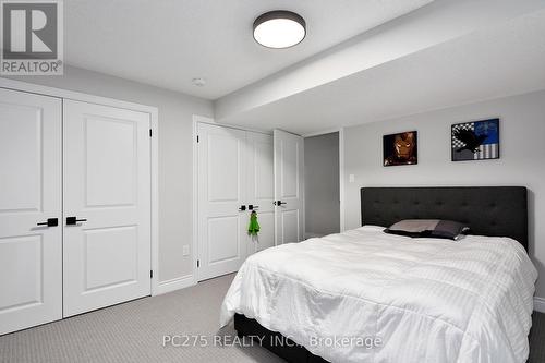 10 - 2022 Upperpoint Boulevard, London, ON - Indoor Photo Showing Bedroom