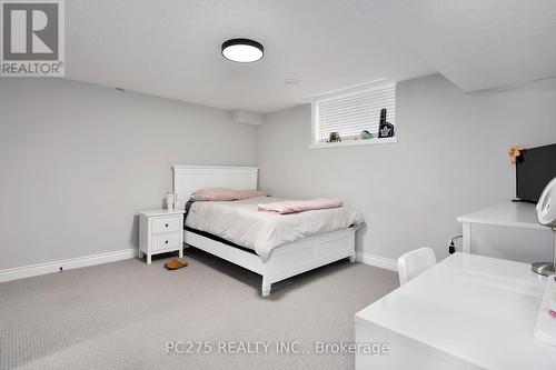 10 - 2022 Upperpoint Boulevard, London, ON - Indoor Photo Showing Bedroom