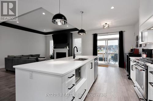 10 - 2022 Upperpoint Boulevard, London, ON - Indoor Photo Showing Kitchen With Double Sink With Upgraded Kitchen