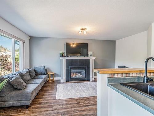 5790 Brookwood Dr, Nanaimo, BC - Indoor With Fireplace