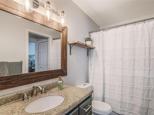 5790 Brookwood Dr, Nanaimo, BC - Indoor Photo Showing Bathroom