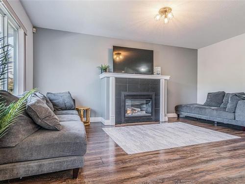 5790 Brookwood Dr, Nanaimo, BC - Indoor Photo Showing Living Room With Fireplace