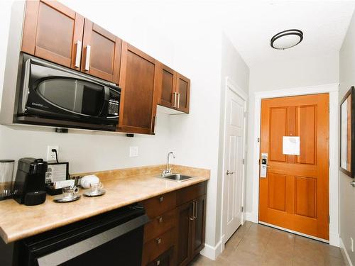 315B-1730 Riverside Lane, Courtenay, BC - Indoor Photo Showing Kitchen