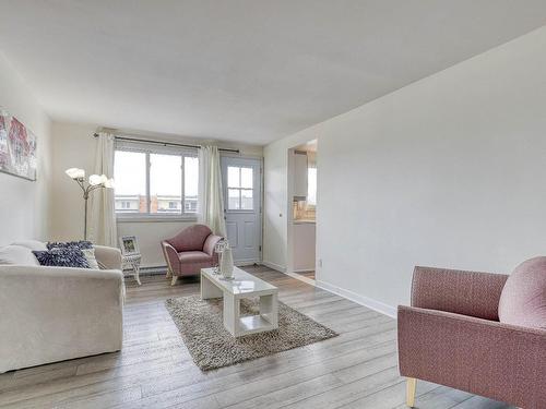 Salon - 303-6320 Place Bonaventure, Brossard, QC - Indoor Photo Showing Living Room