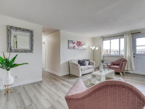 Living room - 303-6320 Place Bonaventure, Brossard, QC - Indoor Photo Showing Living Room