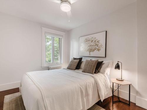 Master bedroom - 127 Av. Vivian, Mont-Royal, QC - Indoor Photo Showing Bedroom