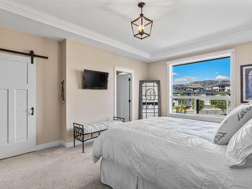 1631 Emerald Drive, Kamloops, BC - Indoor Photo Showing Bedroom