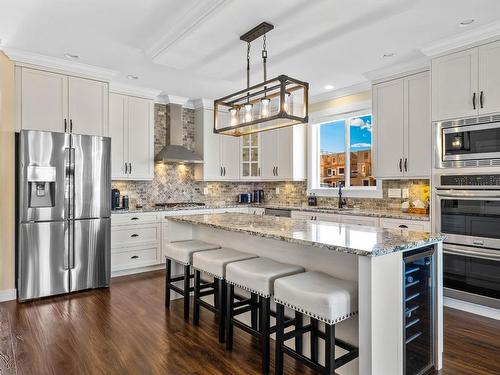 1631 Emerald Drive, Kamloops, BC - Indoor Photo Showing Kitchen With Stainless Steel Kitchen With Upgraded Kitchen