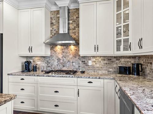 1631 Emerald Drive, Kamloops, BC - Indoor Photo Showing Kitchen With Upgraded Kitchen