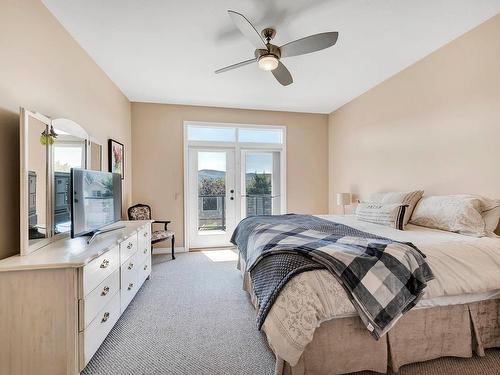 926 9Th Green Drive, Kamloops, BC - Indoor Photo Showing Bedroom