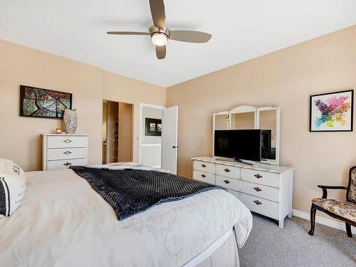 926 9Th Green Drive, Kamloops, BC - Indoor Photo Showing Bedroom