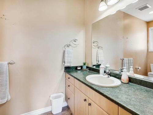 926 9Th Green Drive, Kamloops, BC - Indoor Photo Showing Bathroom