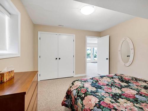 926 9Th Green Drive, Kamloops, BC - Indoor Photo Showing Bedroom