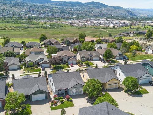 926 9Th Green Drive, Kamloops, BC - Outdoor With Facade With View