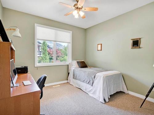 926 9Th Green Drive, Kamloops, BC - Indoor Photo Showing Bedroom