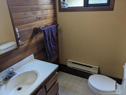 2376 Ojibway Road, Kamloops, BC - Indoor Photo Showing Bathroom