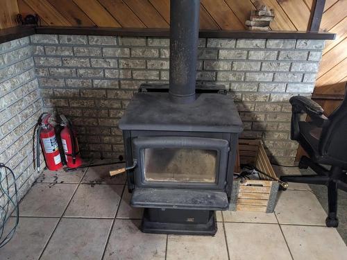 2376 Ojibway Road, Kamloops, BC - Indoor Photo Showing Other Room With Fireplace