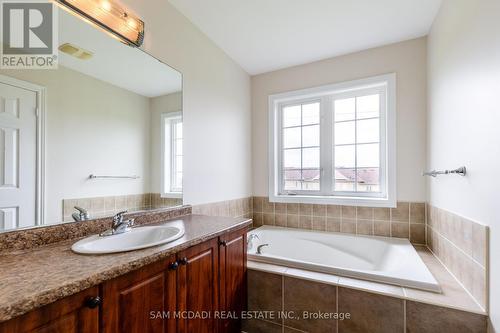 60 Pefferlaw Circle, Brampton, ON - Indoor Photo Showing Bathroom