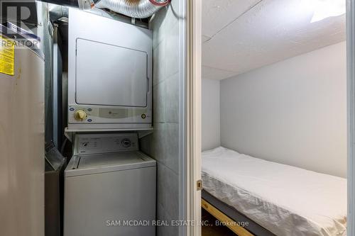 60 Pefferlaw Circle, Brampton, ON - Indoor Photo Showing Laundry Room