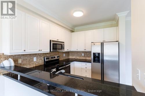 60 Pefferlaw Circle, Brampton, ON - Indoor Photo Showing Kitchen