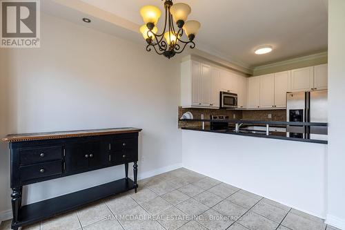 60 Pefferlaw Circle, Brampton, ON - Indoor Photo Showing Kitchen