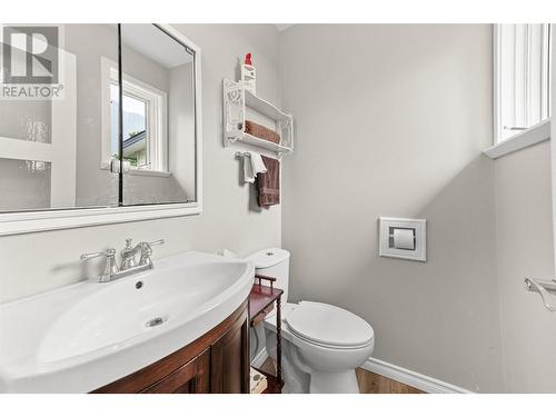 412 Vanderlinde Drive, Keremeos, BC - Indoor Photo Showing Bathroom