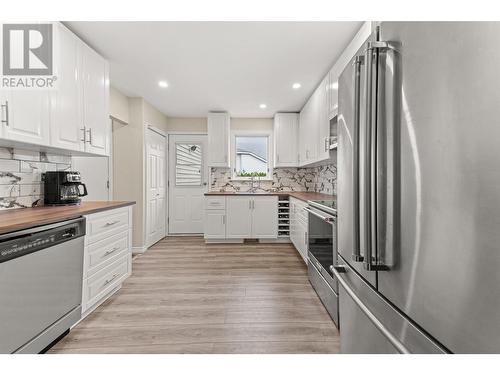 412 Vanderlinde Drive, Keremeos, BC - Indoor Photo Showing Kitchen