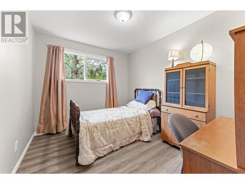 412 Vanderlinde Drive, Keremeos, BC - Indoor Photo Showing Bedroom