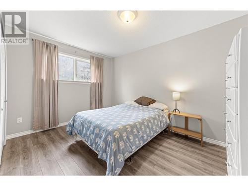 412 Vanderlinde Drive, Keremeos, BC - Indoor Photo Showing Bedroom